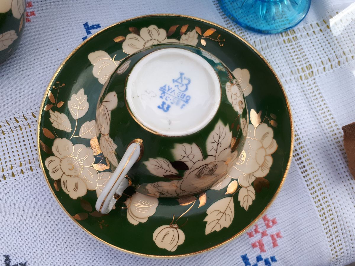 В Добром на берегу Комиссаровского пруда горожане устроили выставку самоваров. Ее приурочили к празднованию Масленицы