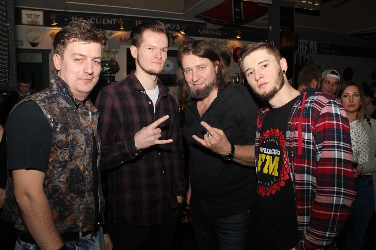 8 марта творческая лаборатория «Другой Mishanikolaev Бар» была заполнена до краев. Все пришли насладиться концертом искрометной, дикой, необузданной владимирской рок-группы Bosphorus Night