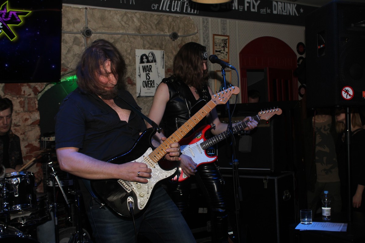 8 марта творческая лаборатория «Другой Mishanikolaev Бар» была заполнена до краев. Все пришли насладиться концертом искрометной, дикой, необузданной владимирской рок-группы Bosphorus Night