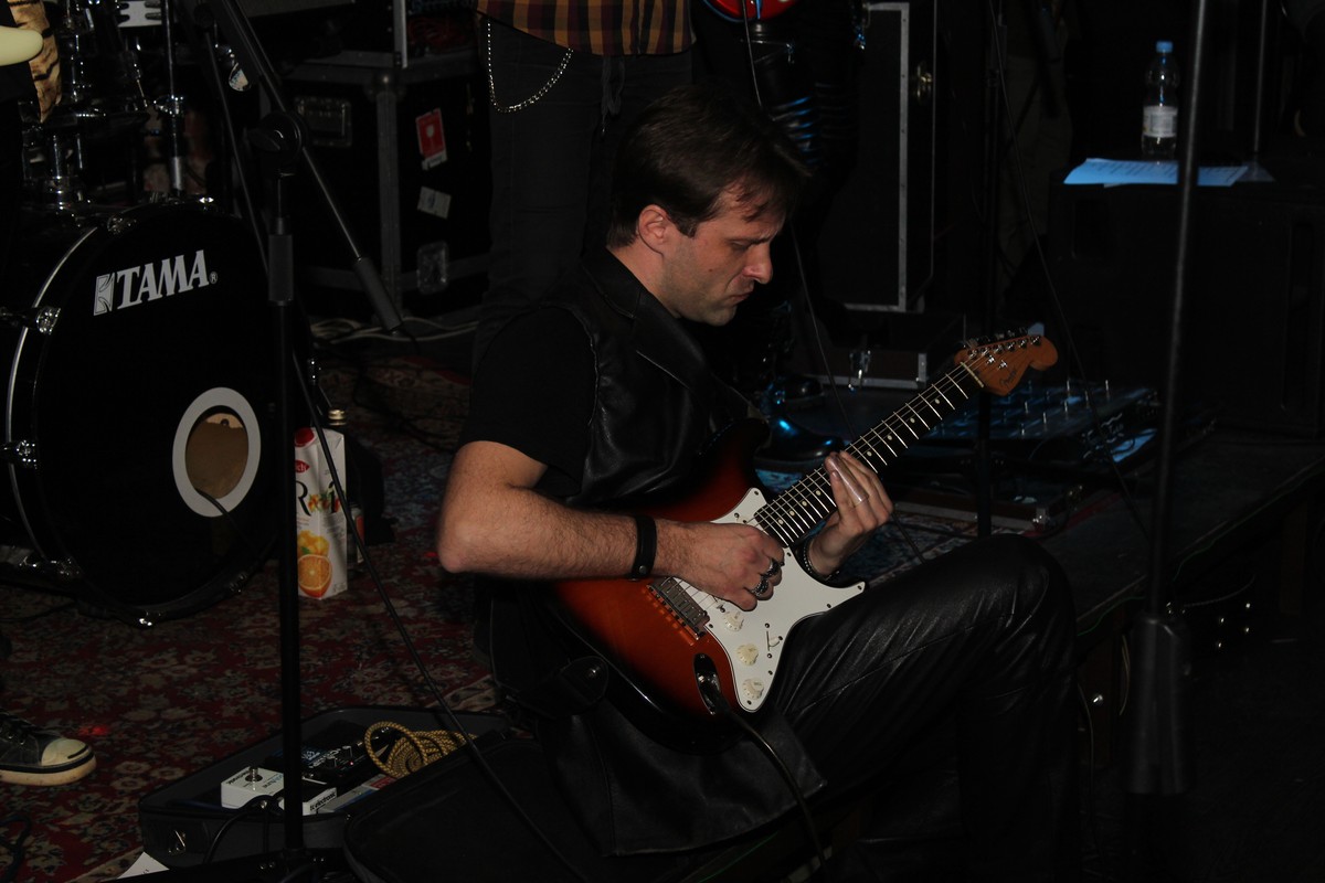 8 марта творческая лаборатория «Другой Mishanikolaev Бар» была заполнена до краев. Все пришли насладиться концертом искрометной, дикой, необузданной владимирской рок-группы Bosphorus Night