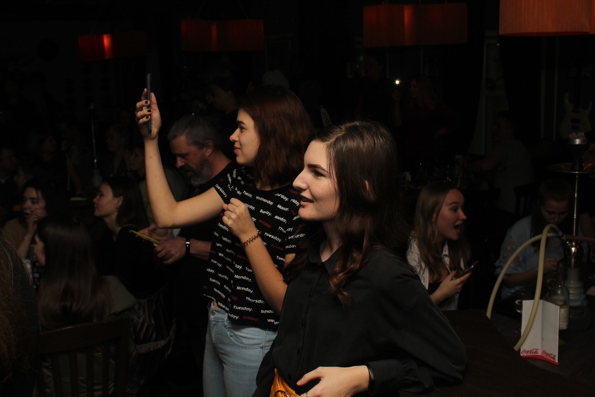8 марта творческая лаборатория «Другой Mishanikolaev Бар» была заполнена до краев. Все пришли насладиться концертом искрометной, дикой, необузданной владимирской рок-группы Bosphorus Night