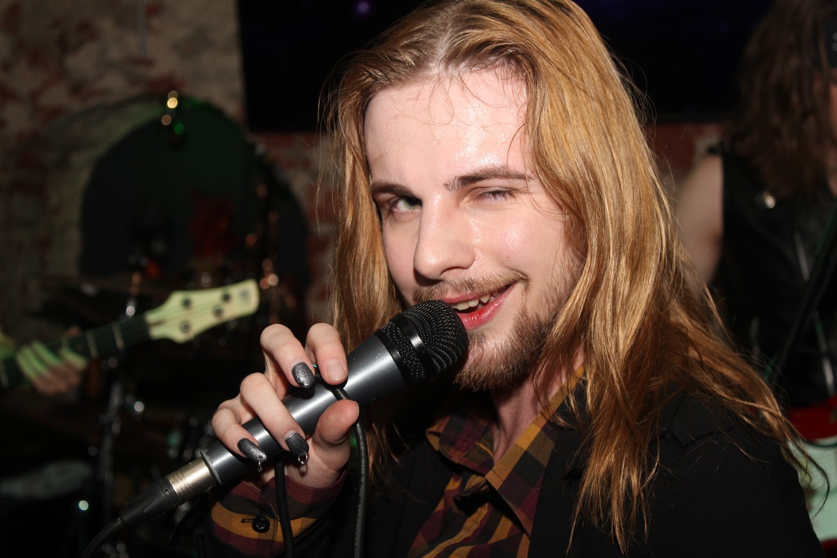 8 марта творческая лаборатория «Другой Mishanikolaev Бар» была заполнена до краев. Все пришли насладиться концертом искрометной, дикой, необузданной владимирской рок-группы Bosphorus Night