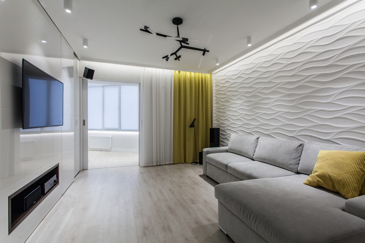 Рубрика “Интерьер недели” продолжается. На этот раз мы заглянули в гости к Денису Дьякову, чья квартира выглядит белее белого и минималистичнее минималистичного