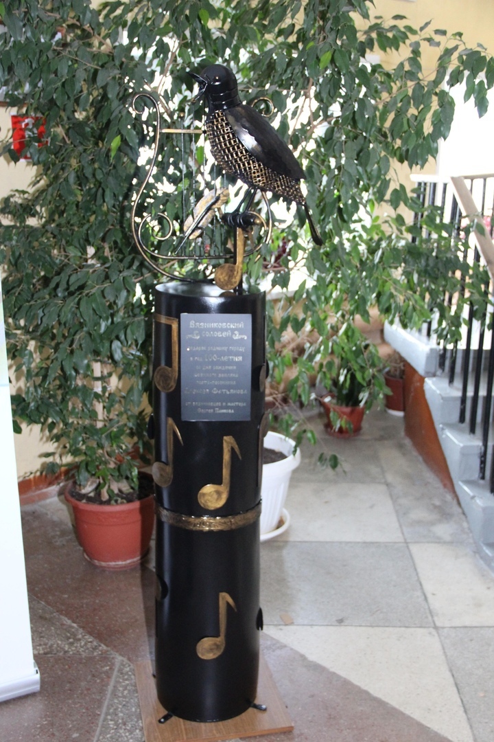 Проект “Вязниковский соловей” хоть и не выиграл в конкурсе “Культурный след”, но все же был реализован. Скульптура певчей птицы уже готова. И место для ее установки выбрано