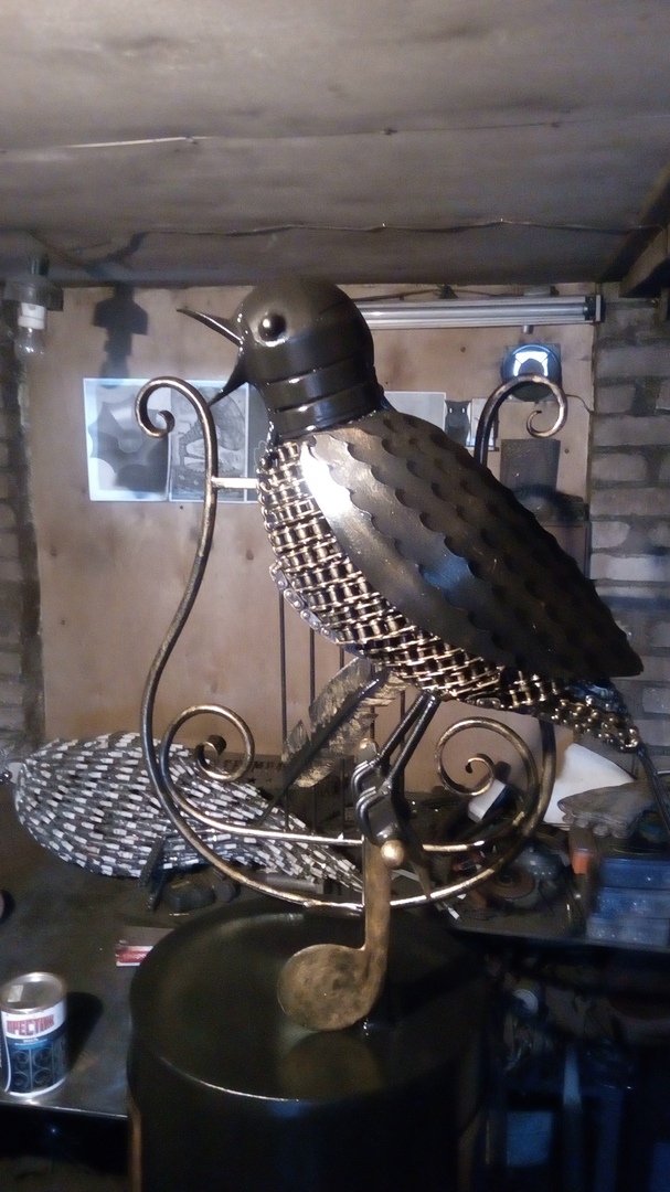 Проект “Вязниковский соловей” хоть и не выиграл в конкурсе “Культурный след”, но все же был реализован. Скульптура певчей птицы уже готова. И место для ее установки выбрано