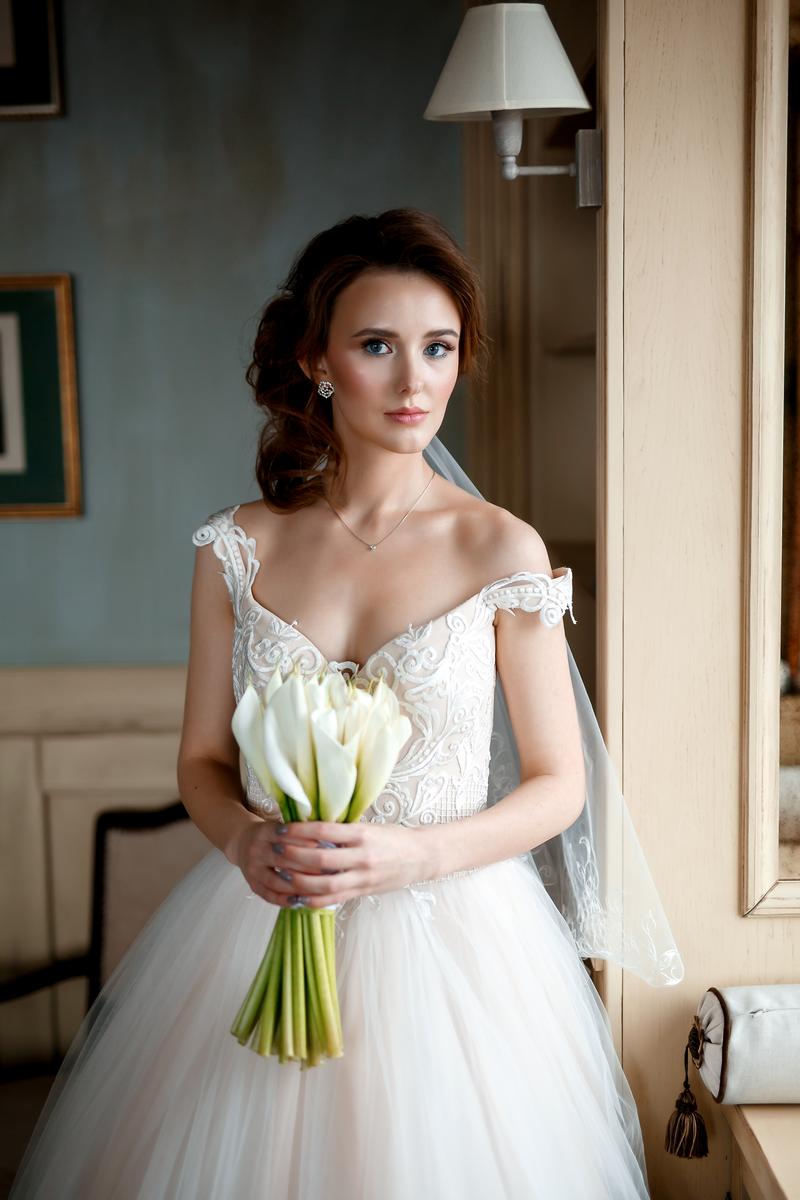 Во Владимире прошло ежегодное мероприятие «Завтрак с невестой», где специалисты бьюти-индустрии презентовали 10 актуальных образов свадебной моды сезона 2019