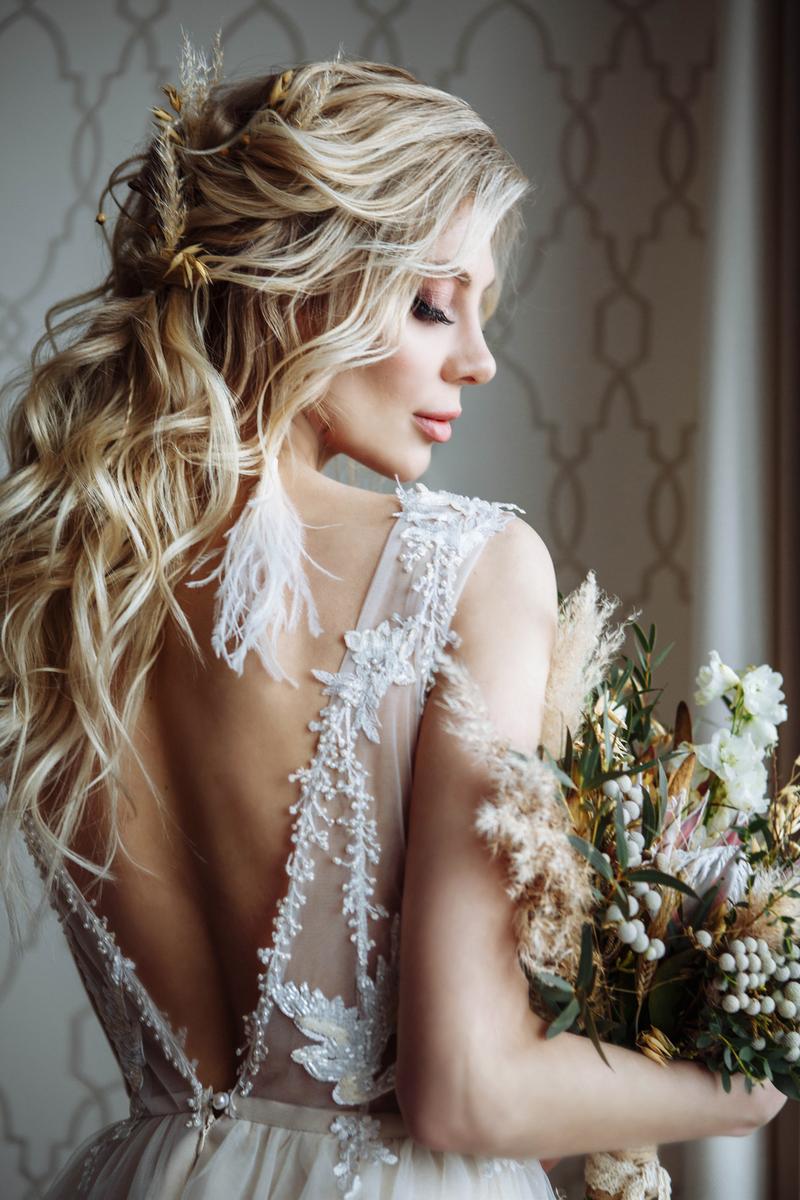 Во Владимире прошло ежегодное мероприятие «Завтрак с невестой», где специалисты бьюти-индустрии презентовали 10 актуальных образов свадебной моды сезона 2019