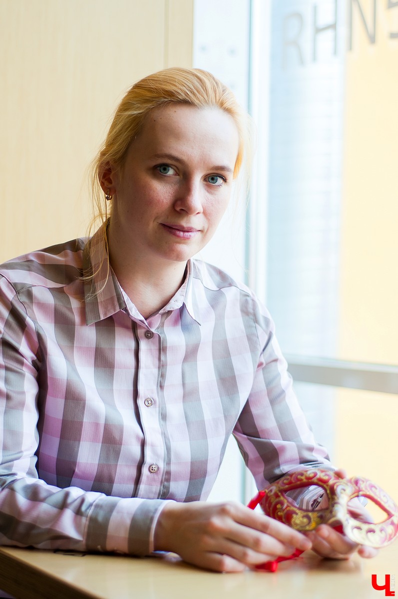 Интервью с владимирской художницей Полиной Рузановой, которая занимается изготовлением венецианских масок ручной работы. 27 марта она откроет персональную выставку в Центральной библиотеке