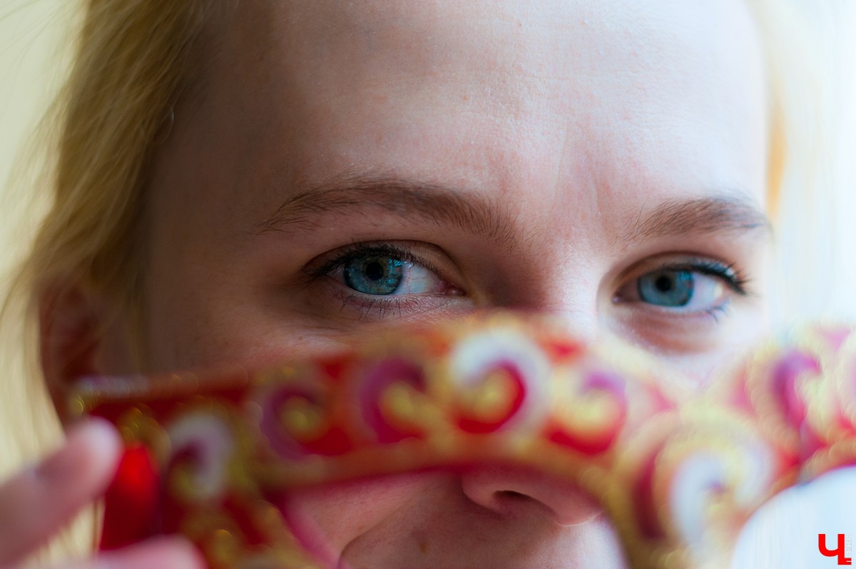 Интервью с владимирской художницей Полиной Рузановой, которая занимается изготовлением венецианских масок ручной работы. 27 марта она откроет персональную выставку в Центральной библиотеке