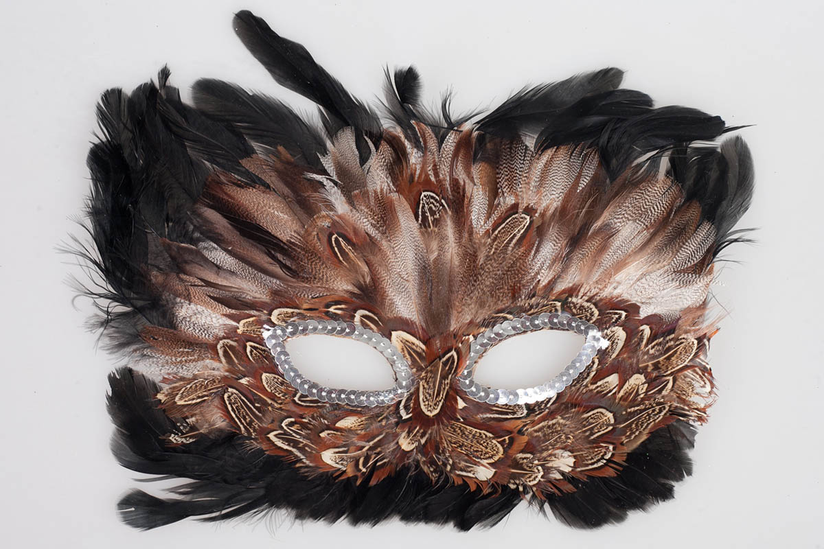 Маска ручной работы владимирской художницы Полины Рузановой