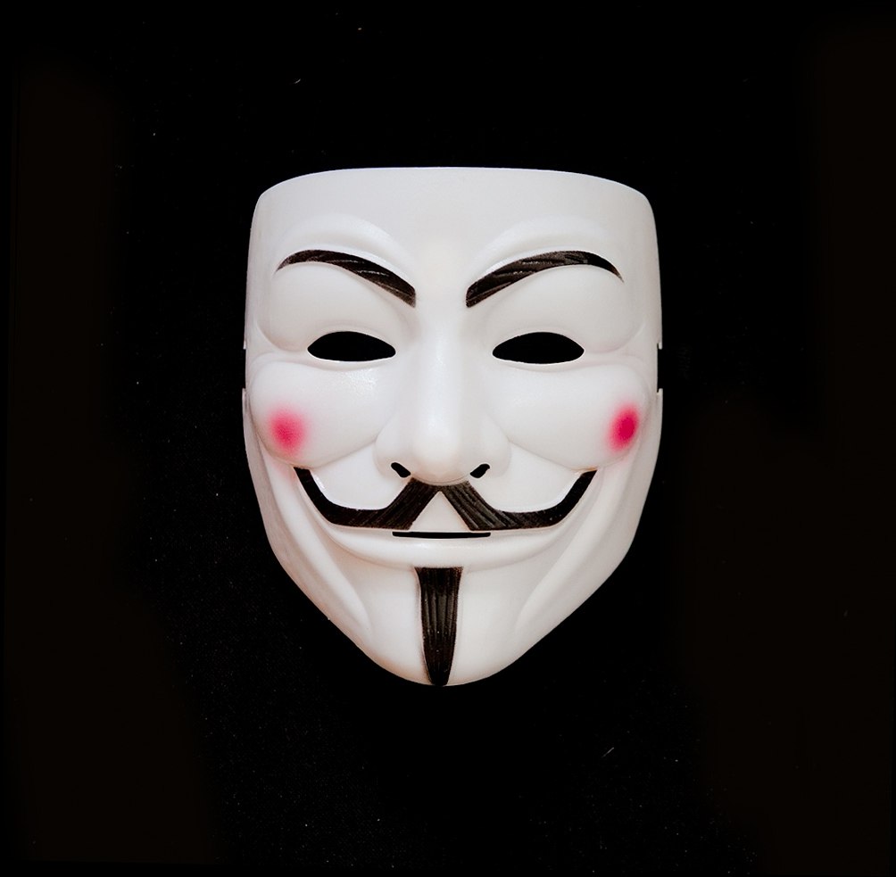 Маска ручной работы владимирской художницы Полины Рузановой