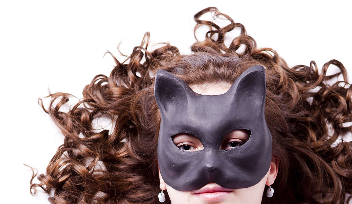 Маска ручной работы владимирской художницы Полины Рузановой