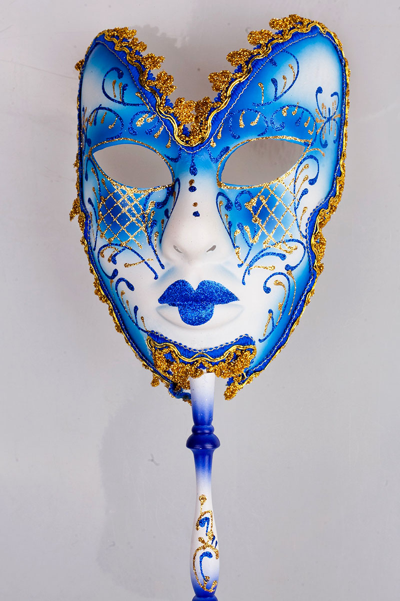 Маска ручной работы владимирской художницы Полины Рузановой