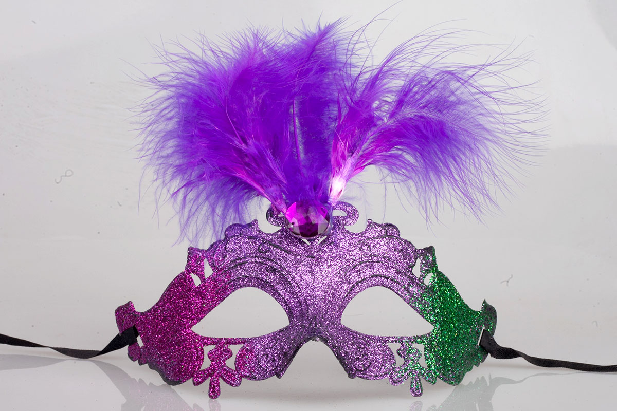 Маска ручной работы владимирской художницы Полины Рузановой