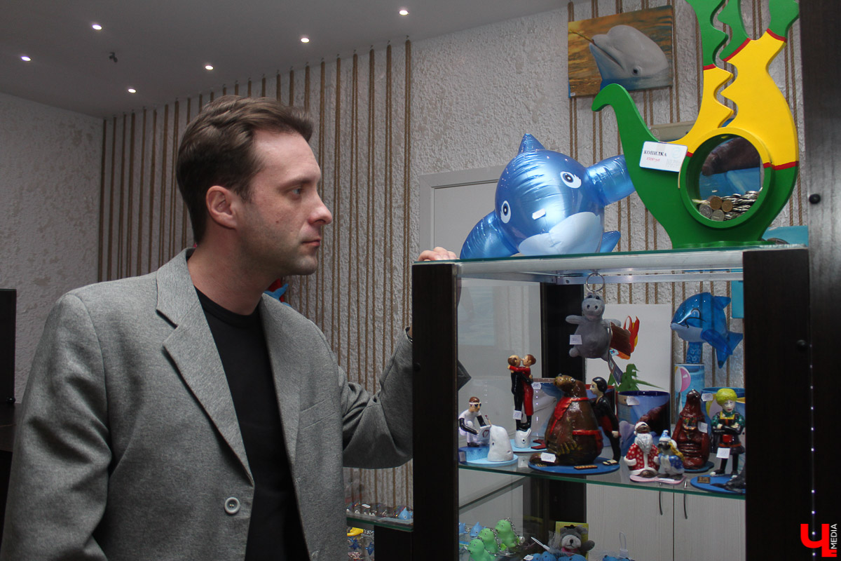 Общение с дельфинами. Думаете, это возможно только летом на юге? А вот и нет – всего лишь каких-то 220 километров от Владимира, и вы оказываетесь в поселке Дубки, в загородном комплексе Dolphin Planet