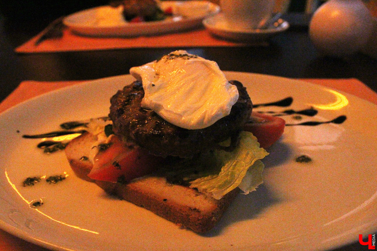 Общение с дельфинами. Думаете, это возможно только летом на юге? А вот и нет – всего лишь каких-то 220 километров от Владимира, и вы оказываетесь в поселке Дубки, в загородном комплексе Dolphin Planet