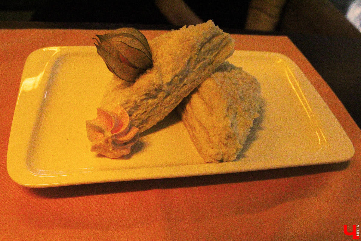 Общение с дельфинами. Думаете, это возможно только летом на юге? А вот и нет – всего лишь каких-то 220 километров от Владимира, и вы оказываетесь в поселке Дубки, в загородном комплексе Dolphin Planet