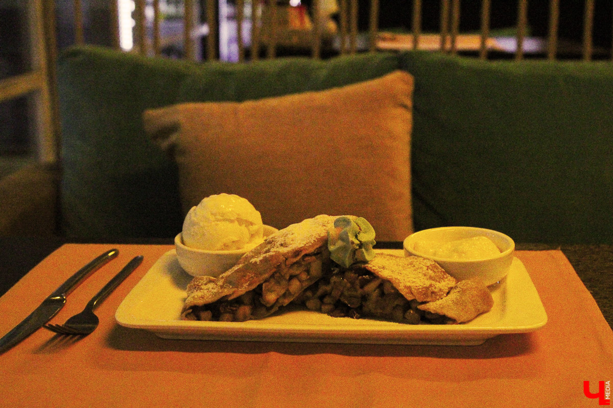 Общение с дельфинами. Думаете, это возможно только летом на юге? А вот и нет – всего лишь каких-то 220 километров от Владимира, и вы оказываетесь в поселке Дубки, в загородном комплексе Dolphin Planet