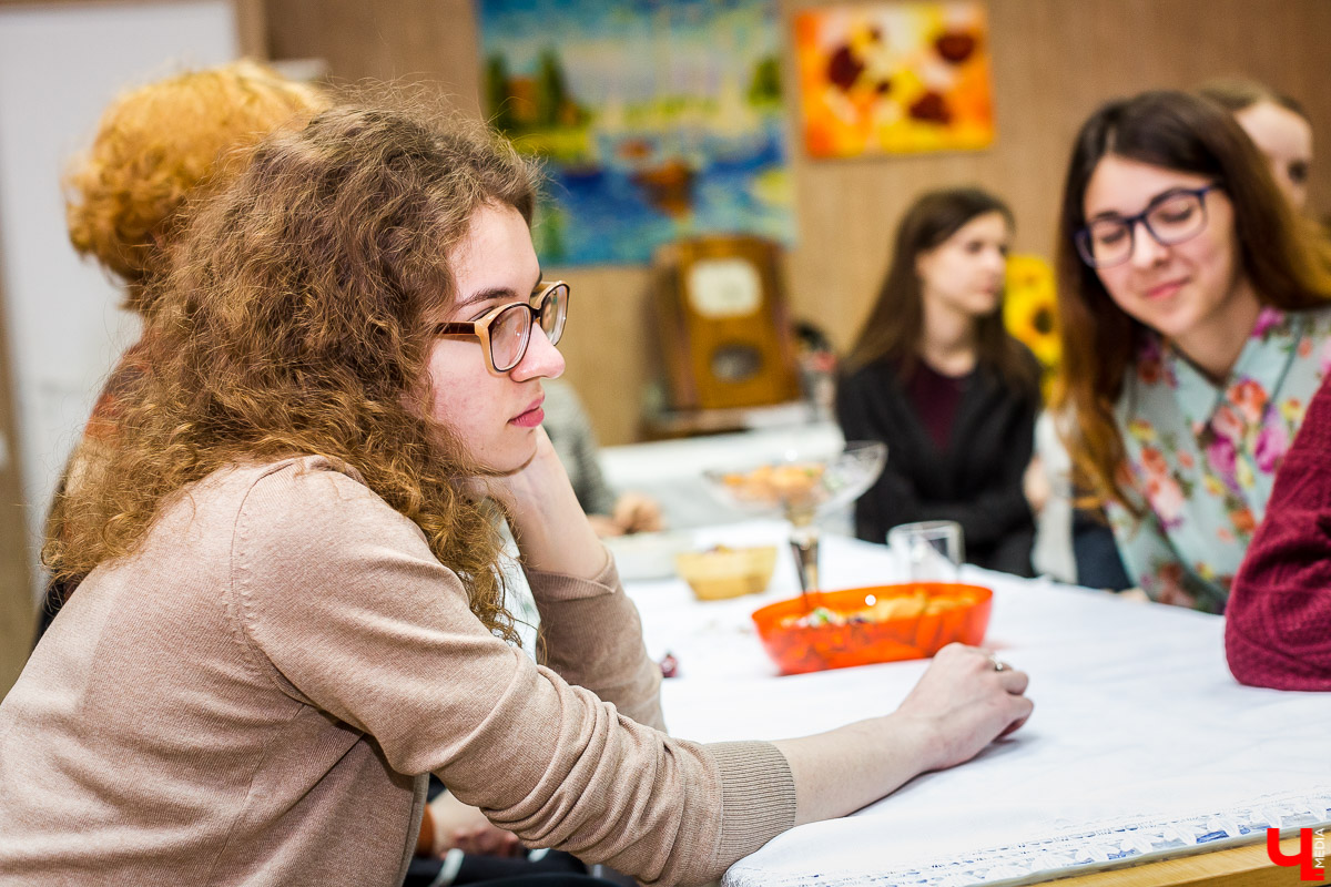 Студенты ВлГУ приняли участие в интересном исследовании и получили ценные призы. Чем занимались филологи и как их наградили?