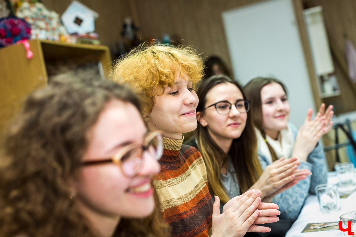 Студенты ВлГУ приняли участие в интересном исследовании и получили ценные призы. Чем занимались филологи и как их наградили?