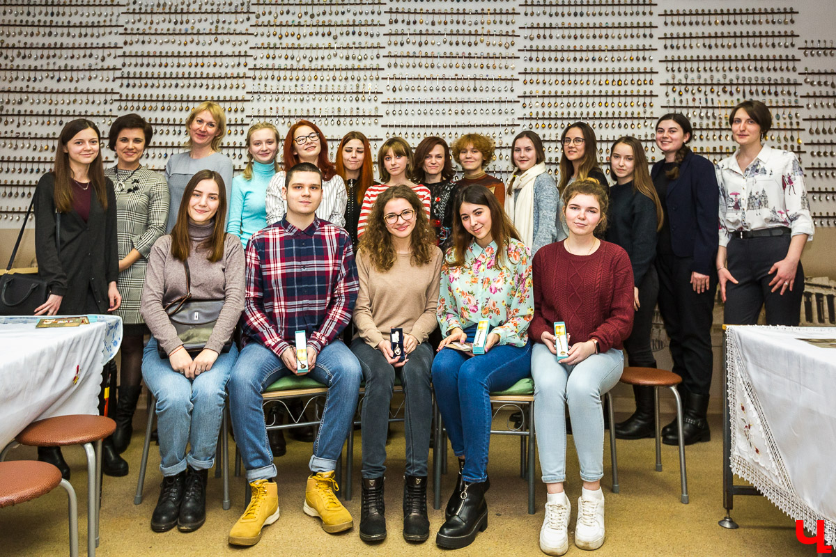 Студенты ВлГУ приняли участие в интересном исследовании и получили ценные призы. Чем занимались филологи и как их наградили?