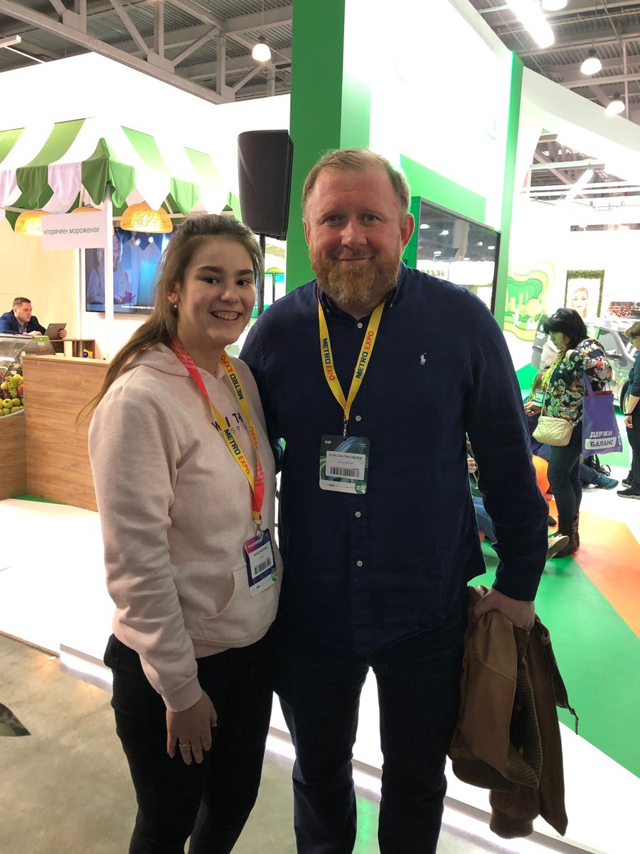 Студенты из Владимира отлично показали себя на престижных кулинарных соревнованиях Chef a la Russe для юниоров в номинации «Черный ящик». Чемпионат проходил в Москве, команда наших заняла первое место