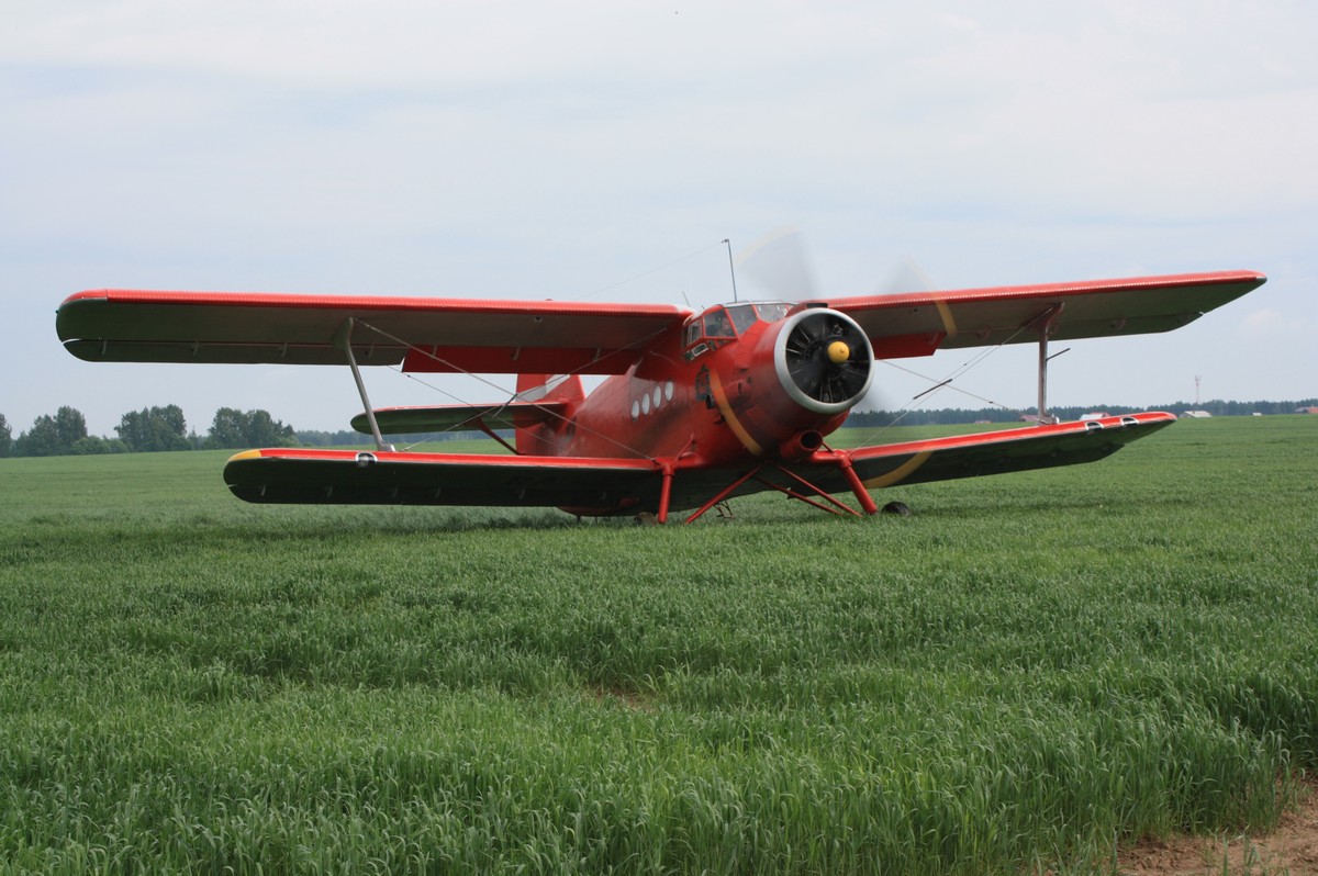 Вадим Кузьмин – владимирский бизнесмен, летчик, владелец частного аэродрома и фермы - вновь удивил. На этот раз – архивным видео, в котором он вытворяет немыслимые кульбиты в воздухе за штурвалом четырехместного вертолета Robinson 44