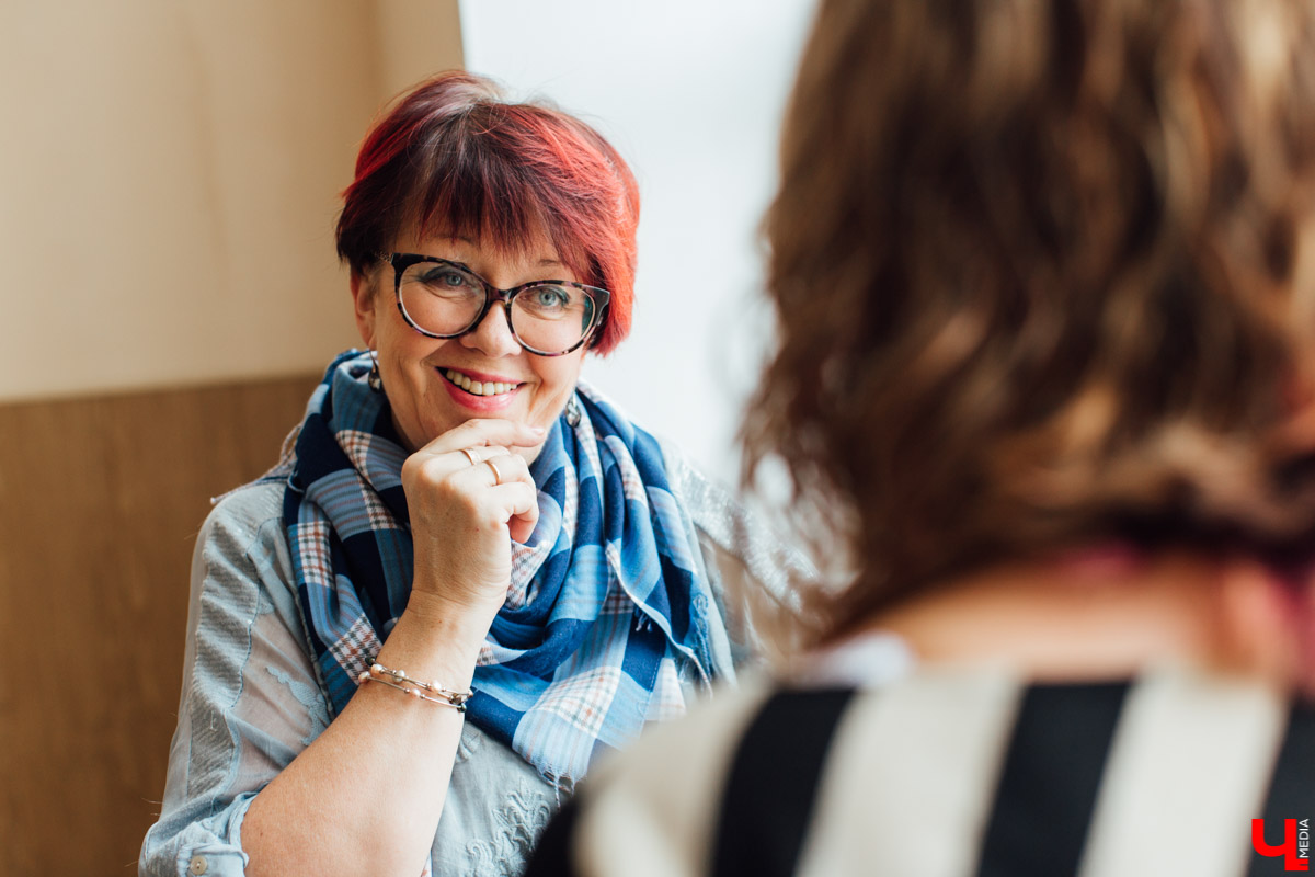 На телеканале “Россия” стартовало новое шоу “Ну-ка, все вместе” . В нем певцов оценивают сразу 100 членов жюри. Среди них - наша землячка Лариса Семина. Она рассказала о работе на самом неподкупном ТВ-конкурсе