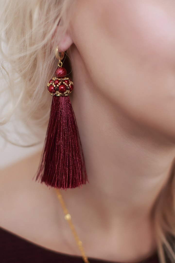 Три девушки создают бижутерию своими руками. Чем они вдохновляются и из чего создают украшения? Выясняем