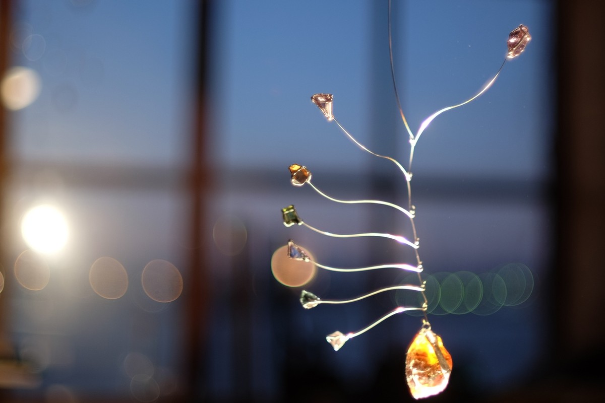 Три девушки создают бижутерию своими руками. Чем они вдохновляются и из чего создают украшения? Выясняем