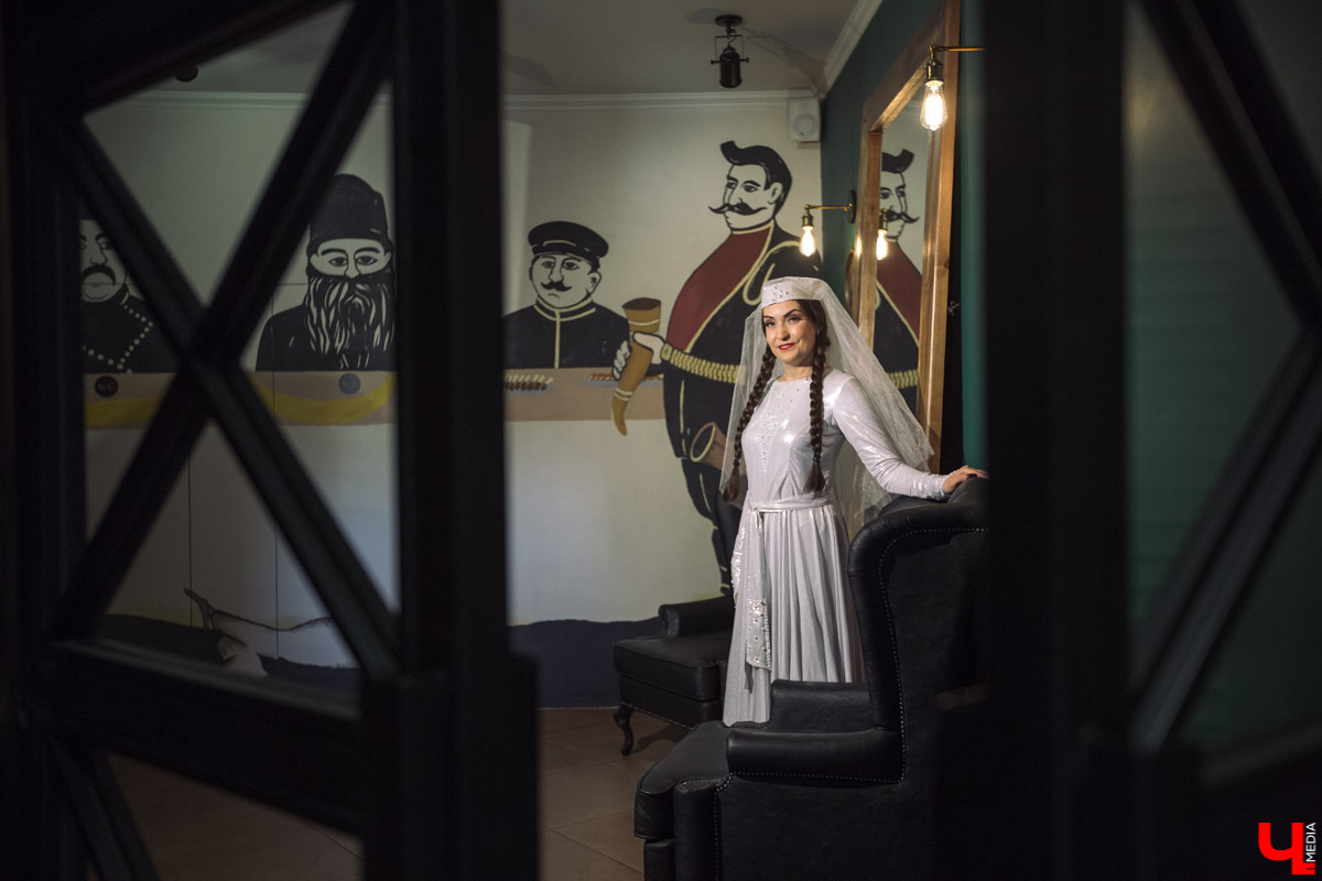 С давних времен путников, желающих познать вкус традиционной грузинской кухни, отправляли в Сололаки. Этот исторический район в центре Тбилиси по-прежнему хранит в себе атмосферу старого города. А знаете ли вы, что свой маленький «Сололаки» теперь есть и в центре древнего Владимира?