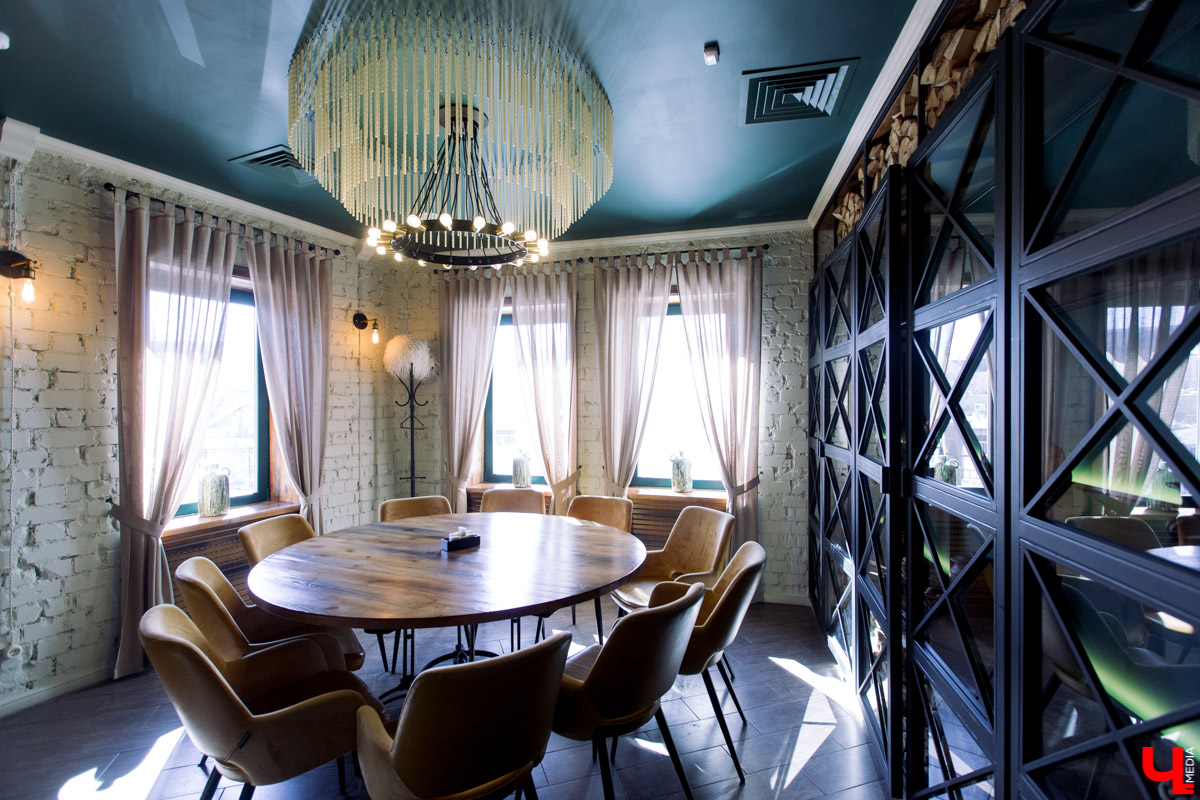 С давних времен путников, желающих познать вкус традиционной грузинской кухни, отправляли в Сололаки. Этот исторический район в центре Тбилиси по-прежнему хранит в себе атмосферу старого города. А знаете ли вы, что свой маленький «Сололаки» теперь есть и в центре древнего Владимира?