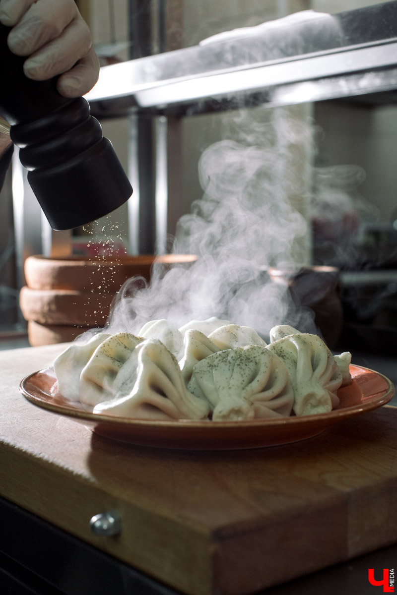 С давних времен путников, желающих познать вкус традиционной грузинской кухни, отправляли в Сололаки. Этот исторический район в центре Тбилиси по-прежнему хранит в себе атмосферу старого города. А знаете ли вы, что свой маленький «Сололаки» теперь есть и в центре древнего Владимира?