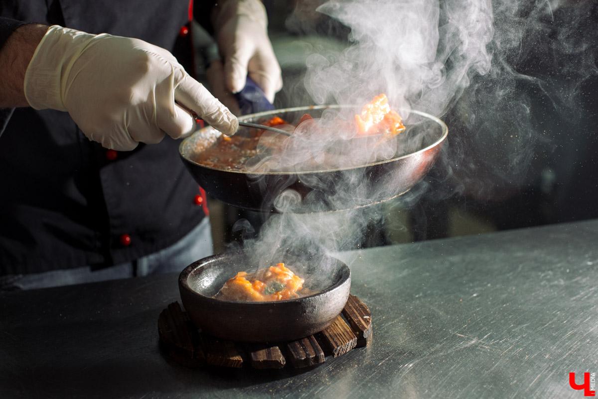 С давних времен путников, желающих познать вкус традиционной грузинской кухни, отправляли в Сололаки. Этот исторический район в центре Тбилиси по-прежнему хранит в себе атмосферу старого города. А знаете ли вы, что свой маленький «Сололаки» теперь есть и в центре древнего Владимира?