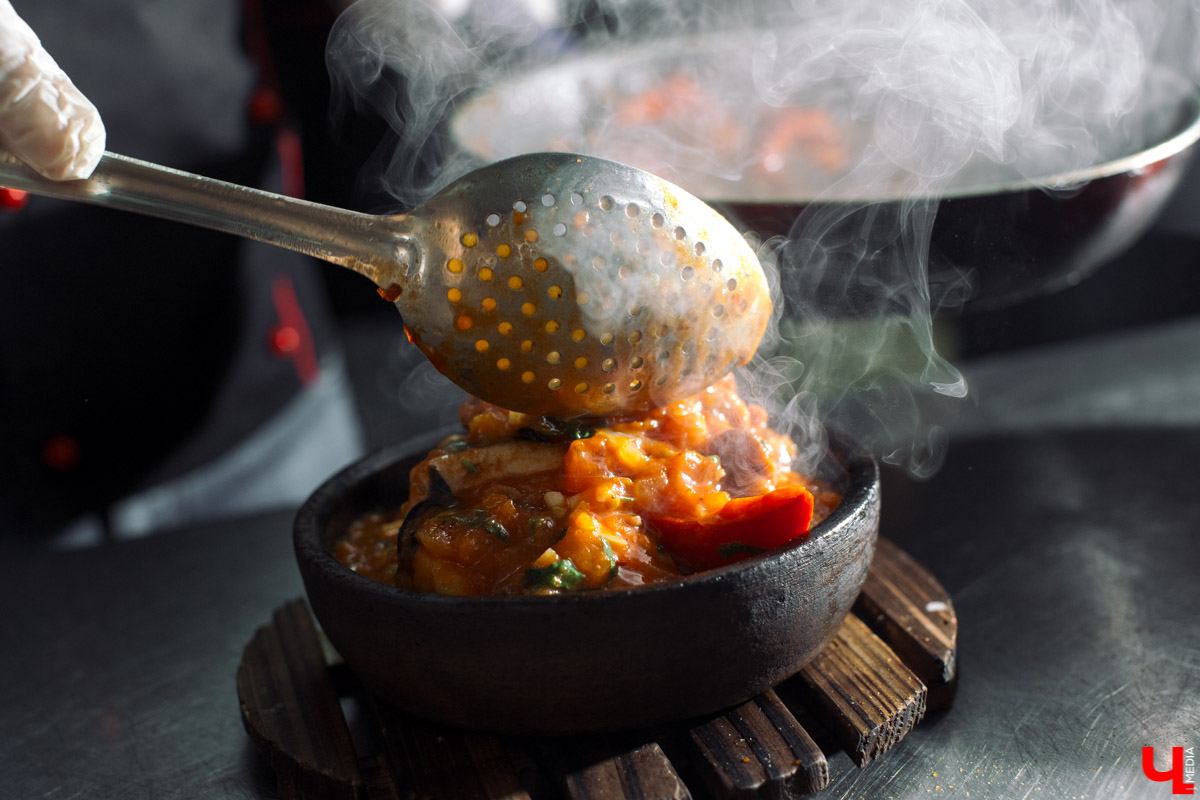 С давних времен путников, желающих познать вкус традиционной грузинской кухни, отправляли в Сололаки. Этот исторический район в центре Тбилиси по-прежнему хранит в себе атмосферу старого города. А знаете ли вы, что свой маленький «Сололаки» теперь есть и в центре древнего Владимира?