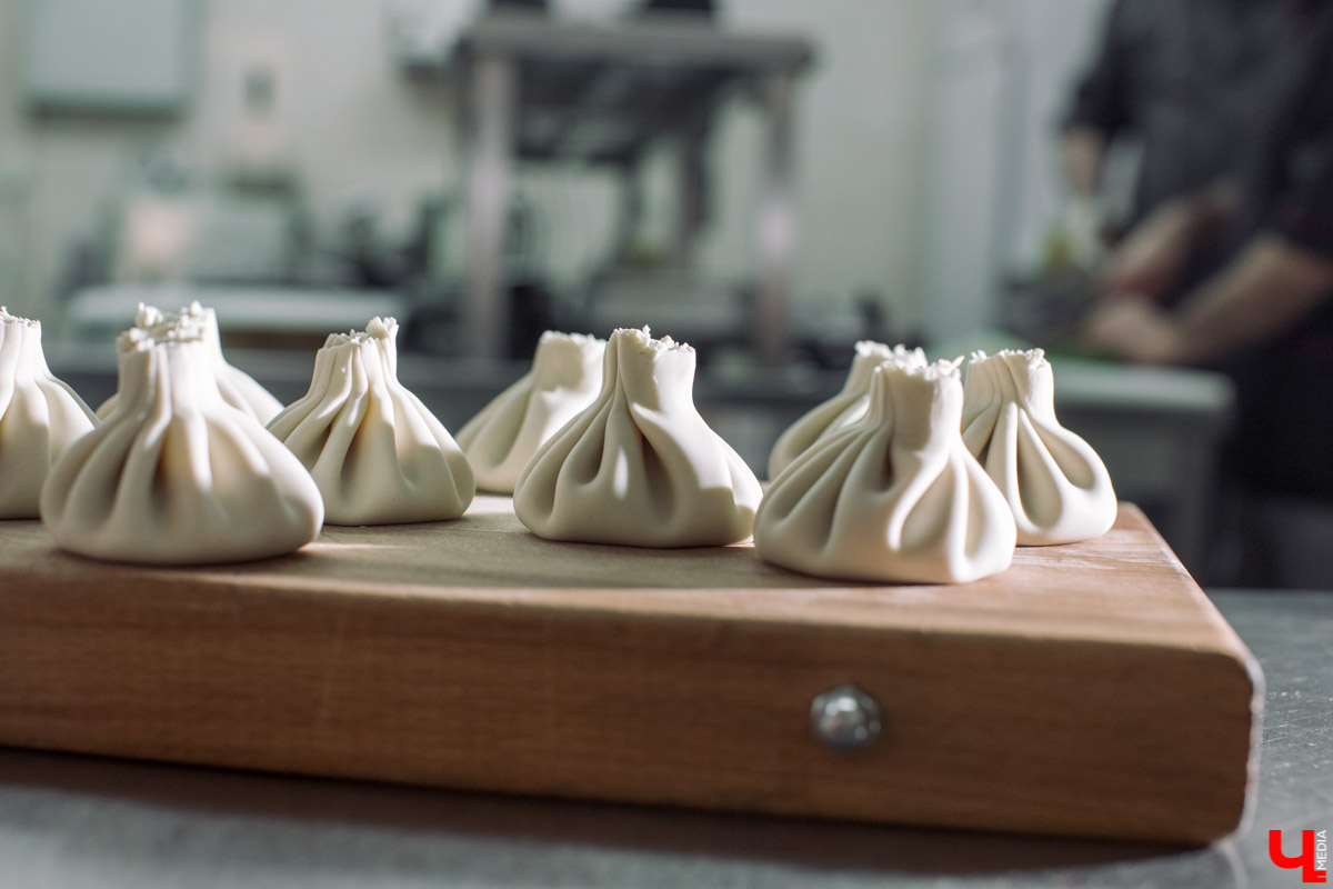 С давних времен путников, желающих познать вкус традиционной грузинской кухни, отправляли в Сололаки. Этот исторический район в центре Тбилиси по-прежнему хранит в себе атмосферу старого города. А знаете ли вы, что свой маленький «Сололаки» теперь есть и в центре древнего Владимира?