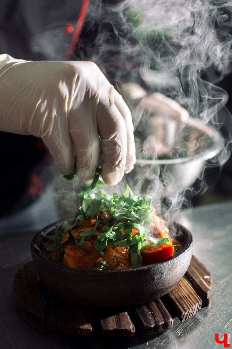 С давних времен путников, желающих познать вкус традиционной грузинской кухни, отправляли в Сололаки. Этот исторический район в центре Тбилиси по-прежнему хранит в себе атмосферу старого города. А знаете ли вы, что свой маленький «Сололаки» теперь есть и в центре древнего Владимира?