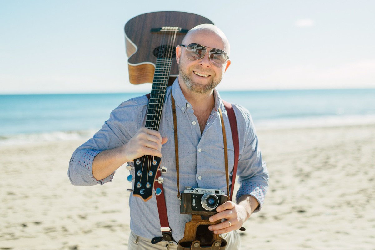 Владимирский фотограф Игорь Воробей вот уже 10 лет живет в Барселоне и знакомит своих земляков, а также российских звезд с интересными местами для отдыха. А недавно он помог телеведущей Жанне Бадоевой снять программу “Жизнь других”