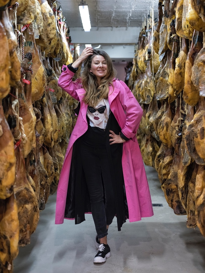 Владимирский фотограф Игорь Воробей вот уже 10 лет живет в Барселоне и знакомит своих земляков, а также российских звезд с интересными местами для отдыха. А недавно он помог телеведущей Жанне Бадоевой снять программу “Жизнь других”