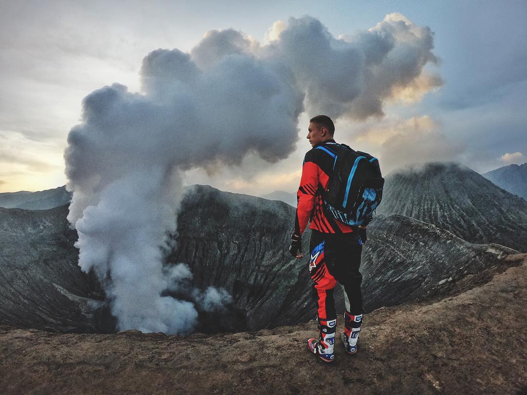 Блогер Валентин Пахомов