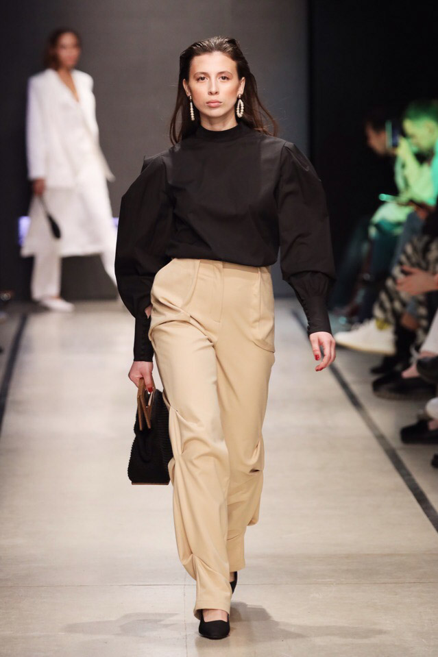 Полина Соколова - 21-летняя девушка, которая переехала из Владимира в Москву и построила карьеру профессиональной модели. Она дала честное интервью о реалиях работе в сфере fashion