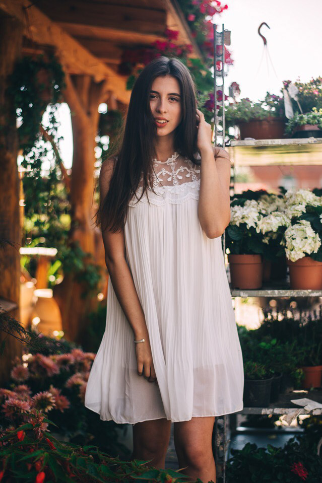 Полина Соколова - 21-летняя девушка, которая переехала из Владимира в Москву и построила карьеру профессиональной модели. Она дала честное интервью о реалиях работе в сфере fashion