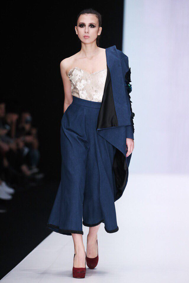 Полина Соколова - 21-летняя девушка, которая переехала из Владимира в Москву и построила карьеру профессиональной модели. Она дала честное интервью о реалиях работе в сфере fashion