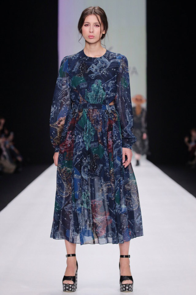 Полина Соколова - 21-летняя девушка, которая переехала из Владимира в Москву и построила карьеру профессиональной модели. Она дала честное интервью о реалиях работе в сфере fashion