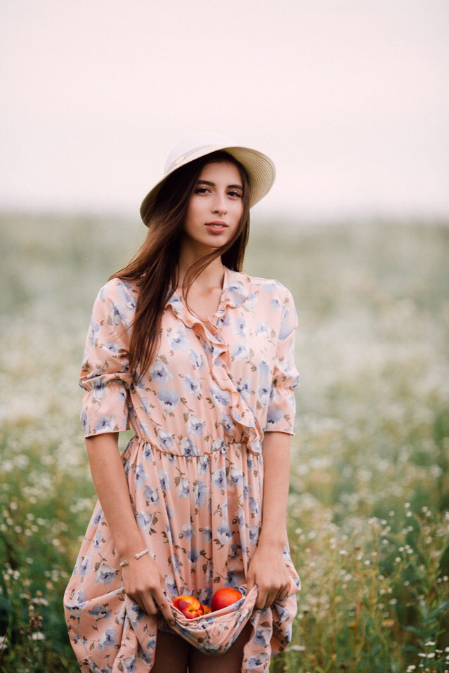 Полина Соколова - 21-летняя девушка, которая переехала из Владимира в Москву и построила карьеру профессиональной модели. Она дала честное интервью о реалиях работе в сфере fashion