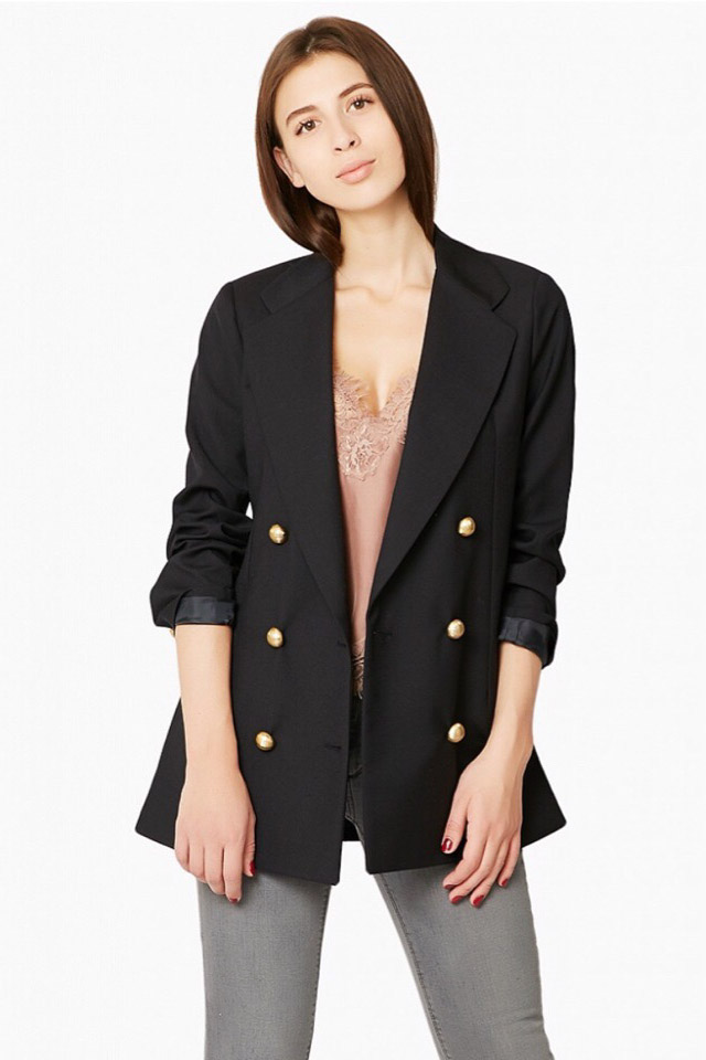 Полина Соколова - 21-летняя девушка, которая переехала из Владимира в Москву и построила карьеру профессиональной модели. Она дала честное интервью о реалиях работе в сфере fashion