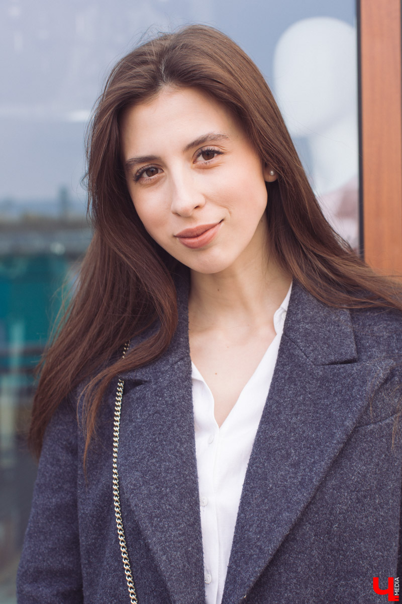 Полина Соколова - 21-летняя девушка, которая переехала из Владимира в Москву и построила карьеру профессиональной модели. Она дала честное интервью о реалиях работе в сфере fashion