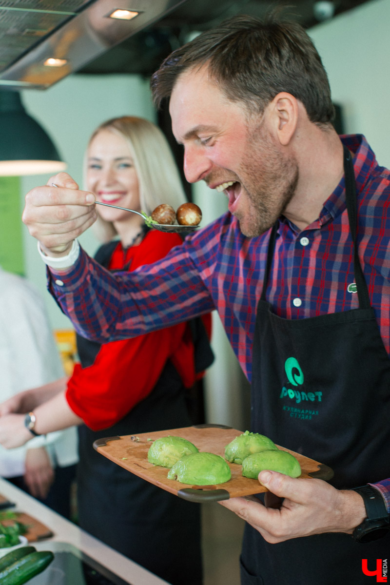 Участники гастро-шоу “Ключ-Медиа” узнали секрет извлечения энергии из диетических продуктов и сконструировали белковую бомбу