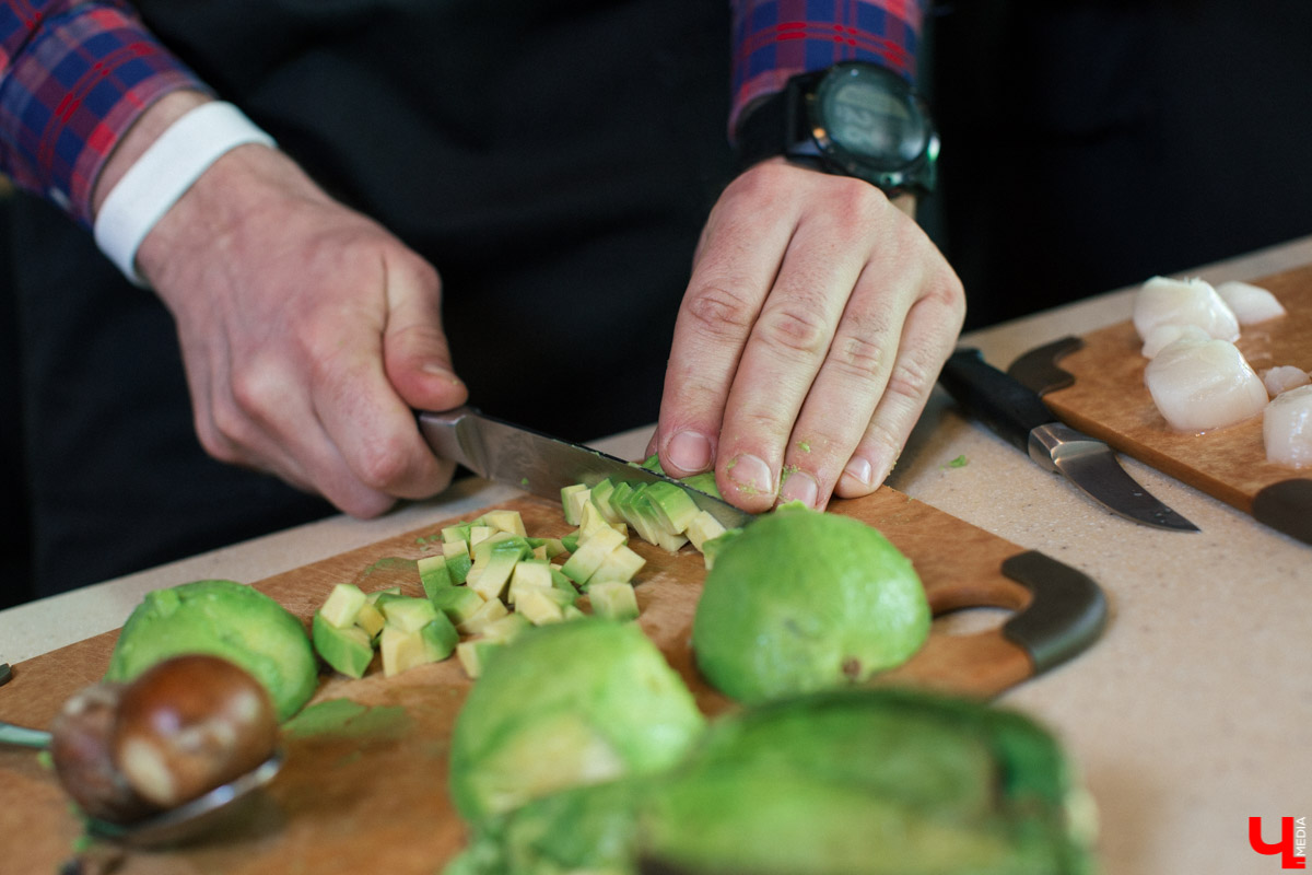 Участники гастро-шоу “Ключ-Медиа” узнали секрет извлечения энергии из диетических продуктов и сконструировали белковую бомбу