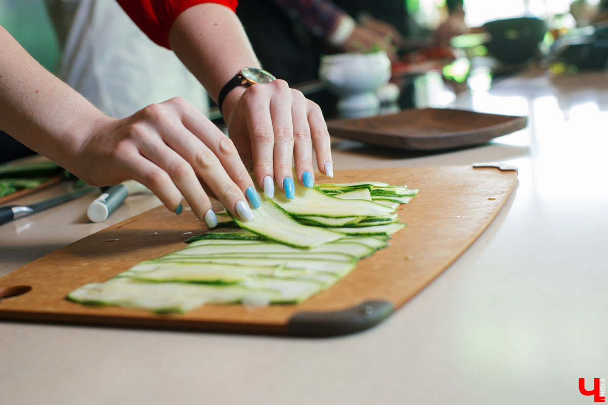 Участники гастро-шоу “Ключ-Медиа” узнали секрет извлечения энергии из диетических продуктов и сконструировали белковую бомбу